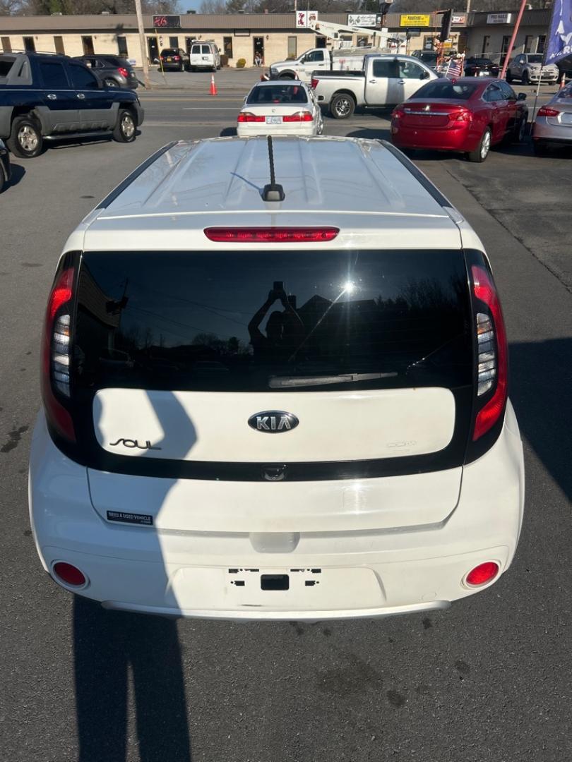 2017 WHITE KIA SOUL + (KNDJP3A56H7) with an 2.0L engine, Automatic transmission, located at 2514 Williamson Rd NE, Roanoke, VA, 24012, (540) 265-7770, 37.294636, -79.936249 - NO CREDIT CHECK FINANCING WITH ONLY $2800 DOWN PAYMENT!!!! Check out our website www.needausedvehicle.com for our No Credit Check/ In House Financing options!! No Credit Check Available!!! In House Financing Available!!! All Clean Title Vehicles (no Salvaged or flooded vehicles ever on our lot)! - Photo#11