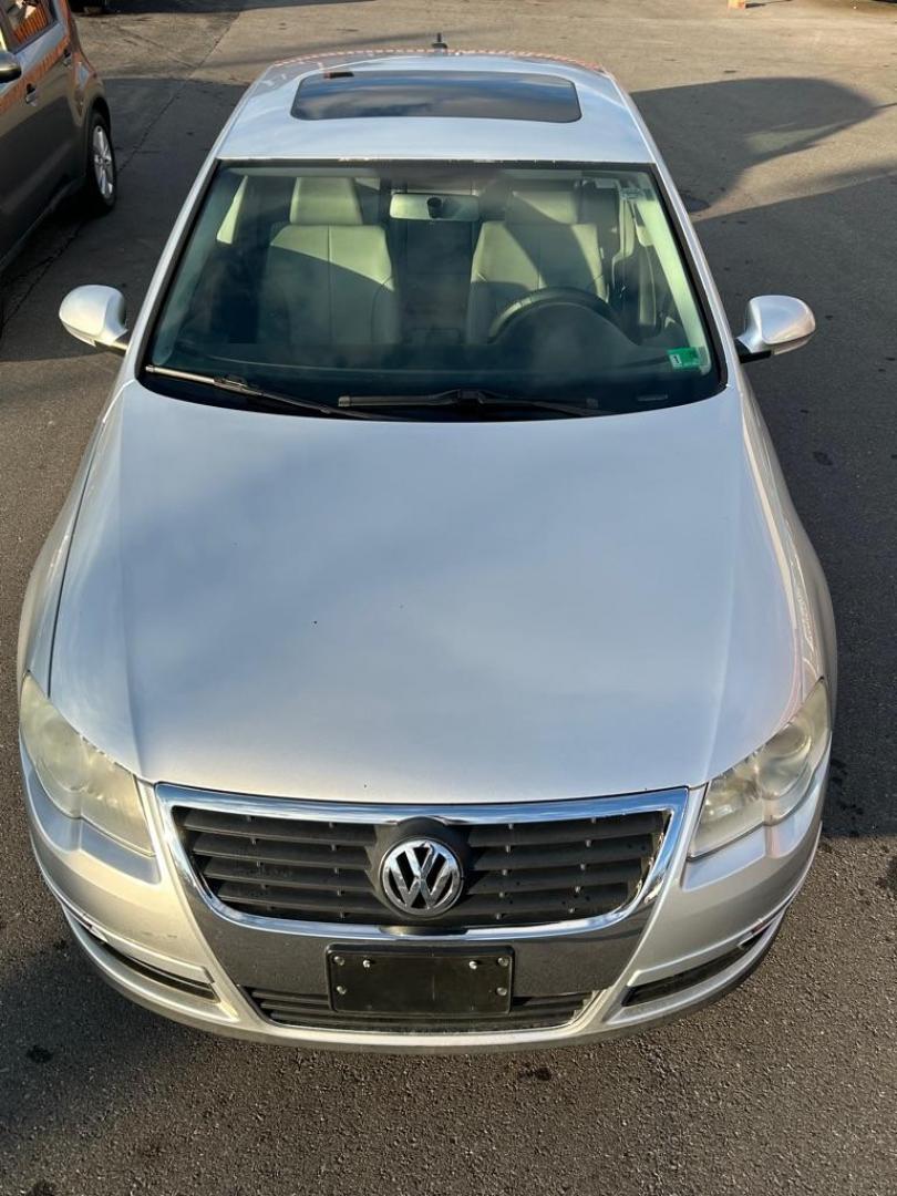 2009 SILVER VOLKSWAGEN PASSAT TURBO (WVWJK73C99P) with an 2.0L engine, Automatic transmission, located at 2514 Williamson Rd NE, Roanoke, VA, 24012, (540) 265-7770, 37.294636, -79.936249 - Photo#8