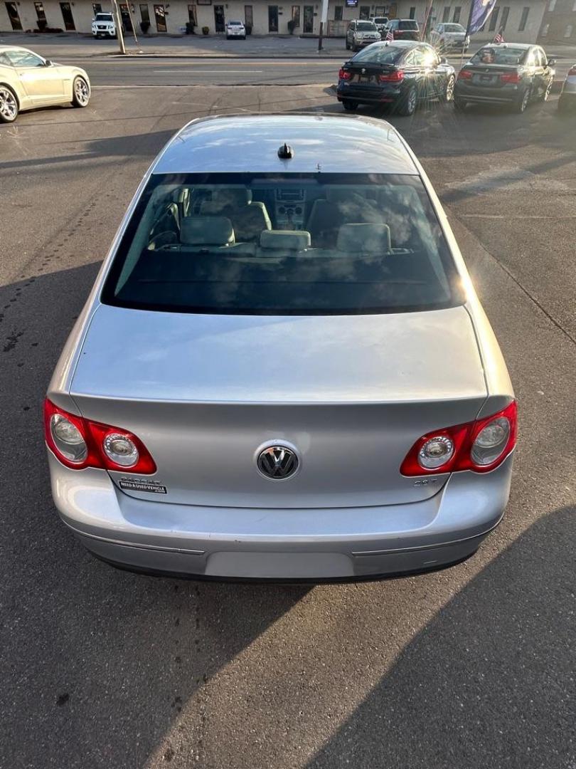 2009 SILVER VOLKSWAGEN PASSAT TURBO (WVWJK73C99P) with an 2.0L engine, Automatic transmission, located at 2514 Williamson Rd NE, Roanoke, VA, 24012, (540) 265-7770, 37.294636, -79.936249 - Photo#9