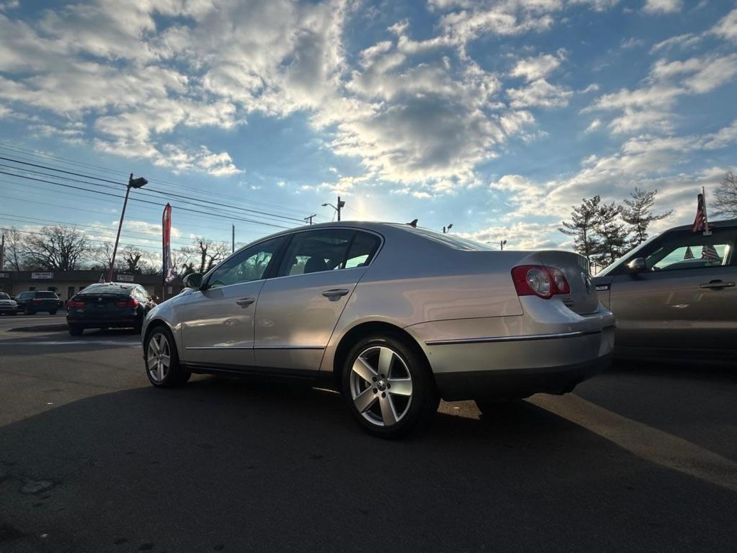 2009 SILVER VOLKSWAGEN PASSAT TURBO (WVWJK73C99P) with an 2.0L engine, Automatic transmission, located at 2514 Williamson Rd NE, Roanoke, VA, 24012, (540) 265-7770, 37.294636, -79.936249 - Photo#1