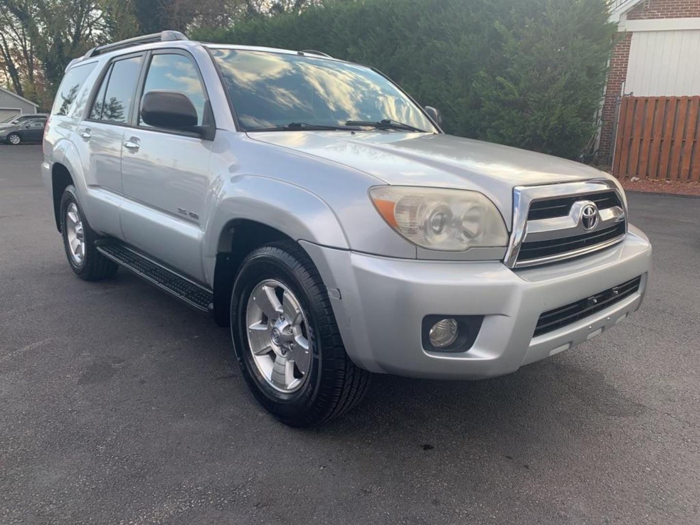 2006 SILVER TOYOTA FOUR RUNNER SR5 (JTEBU14RX68) with an 4.0L engine, Automatic transmission, located at 2514 Williamson Rd NE, Roanoke, VA, 24012, (540) 265-7770, 37.294636, -79.936249 - Photo#1