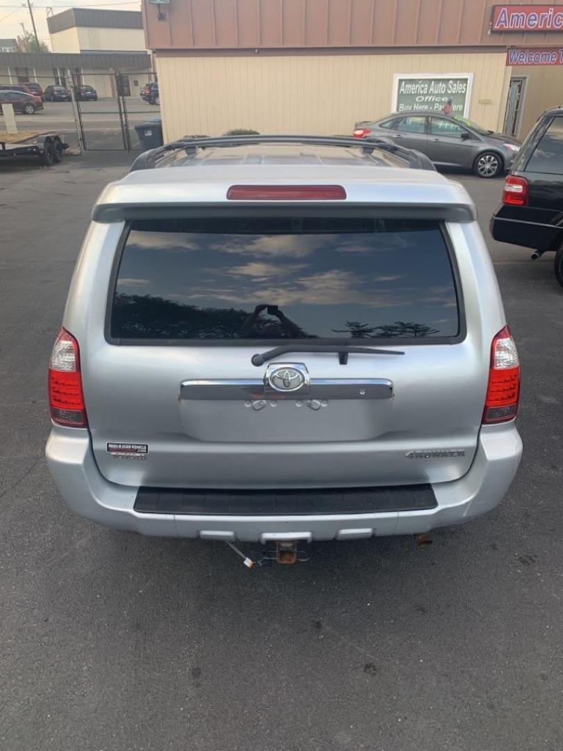 2006 SILVER TOYOTA FOUR RUNNER SR5 (JTEBU14RX68) with an 4.0L engine, Automatic transmission, located at 2514 Williamson Rd NE, Roanoke, VA, 24012, (540) 265-7770, 37.294636, -79.936249 - Photo#4