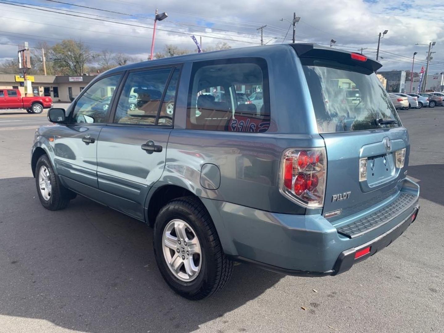 2006 BLUE HONDA PILOT LX (5FNYF18146B) with an 3.5L engine, Automatic transmission, located at 2514 Williamson Rd NE, Roanoke, VA, 24012, (540) 265-7770, 37.294636, -79.936249 - Photo#3