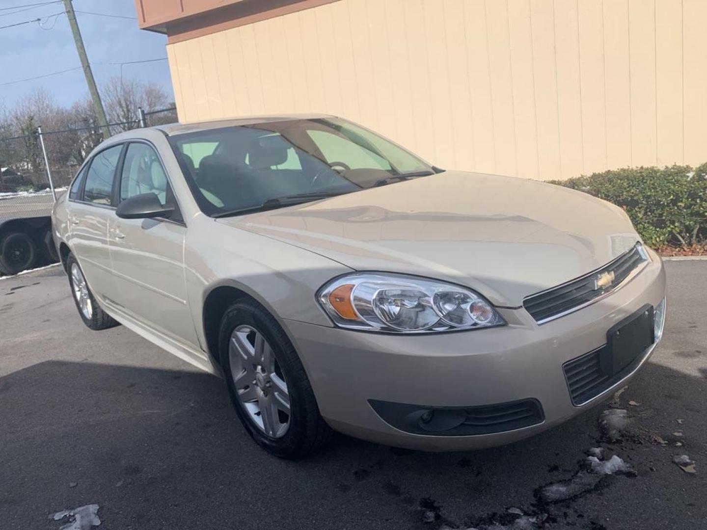 2011 GOLD CHEVROLET IMPALA LT (2G1WB5EK6B1) with an 3.5L engine, Automatic transmission, located at 2514 Williamson Rd NE, Roanoke, VA, 24012, (540) 265-7770, 37.294636, -79.936249 - Photo#1