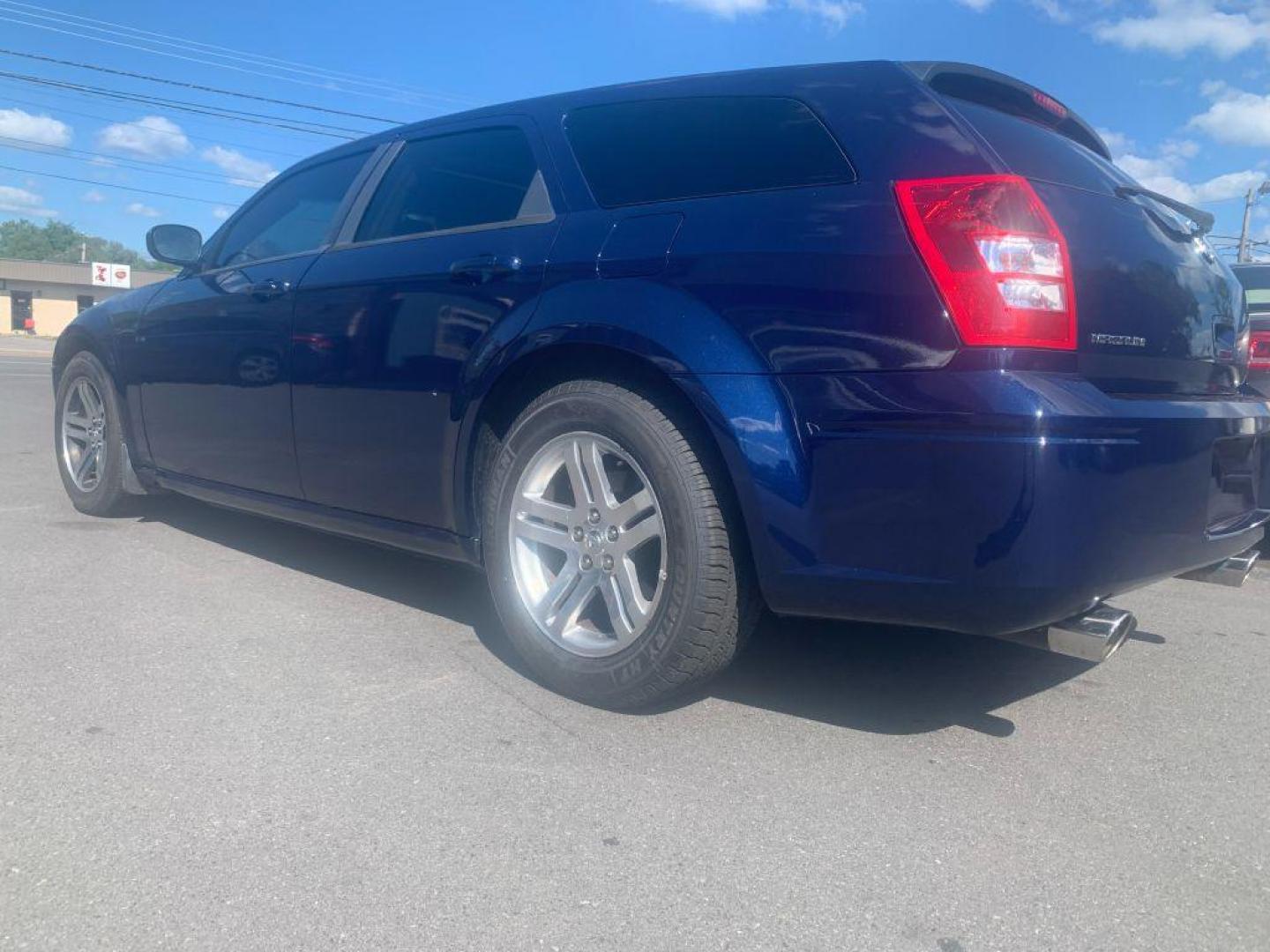 2005 BLUE DODGE MAGNUM R/T (2D8GV58265H) with an 5.7L engine, Automatic transmission, located at 2514 Williamson Rd NE, Roanoke, VA, 24012, (540) 265-7770, 37.294636, -79.936249 - Photo#1