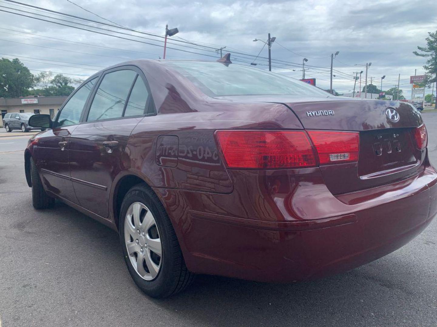 2009 BURGUN HYUNDAI SONATA GLS (5NPET46C19H) with an 2.4L engine, Automatic transmission, located at 2514 Williamson Rd NE, Roanoke, VA, 24012, (540) 265-7770, 37.294636, -79.936249 - Photo#1