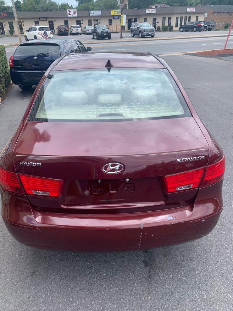 2009 BURGUN HYUNDAI SONATA GLS (5NPET46C19H) with an 2.4L engine, Automatic transmission, located at 2514 Williamson Rd NE, Roanoke, VA, 24012, (540) 265-7770, 37.294636, -79.936249 - Photo#8