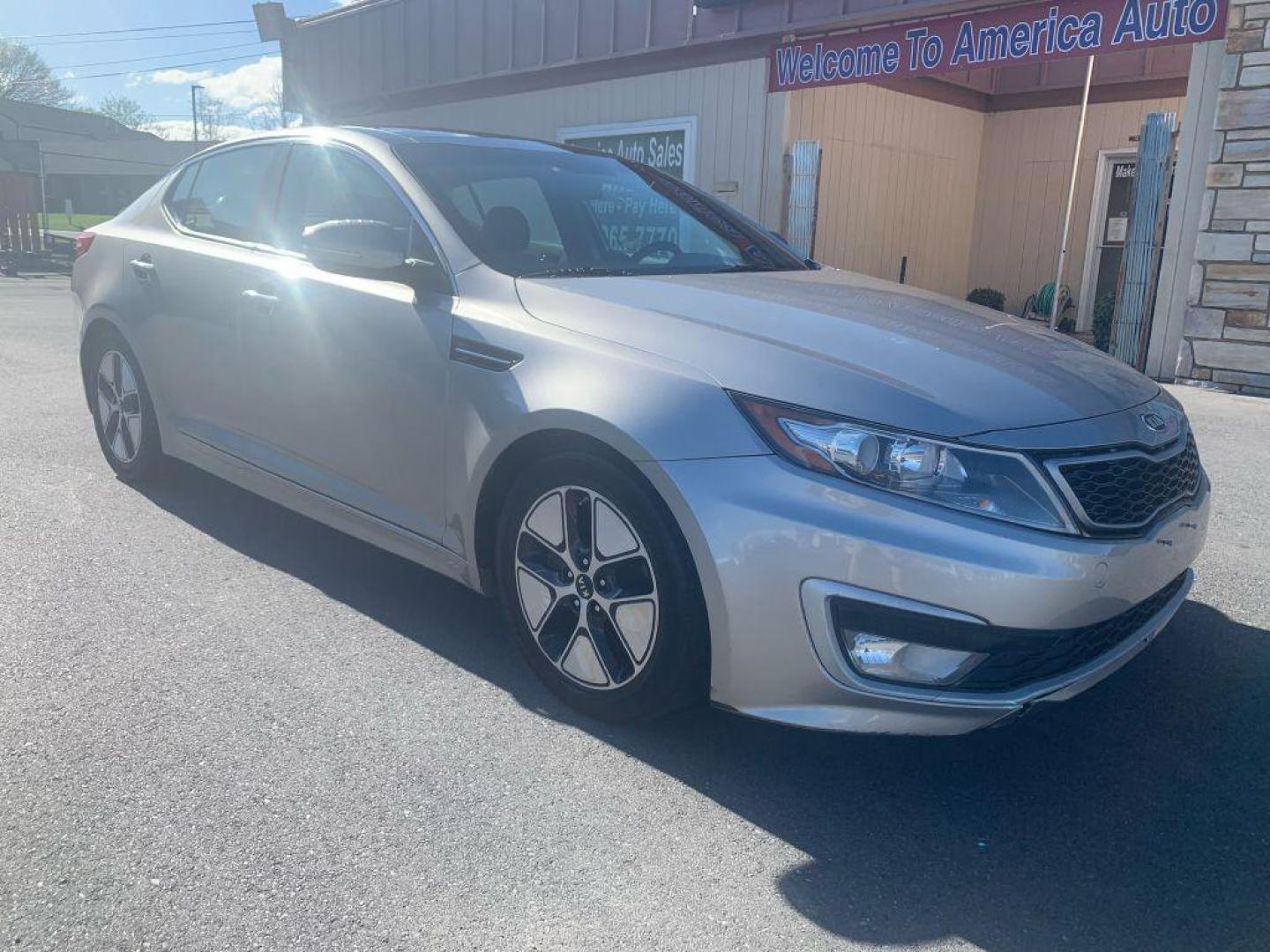 2011 SILVER KIA OPTIMA HYBRID (KNAGM4AD0B5) with an 2.4L engine, Automatic transmission, located at 2514 Williamson Rd NE, Roanoke, VA, 24012, (540) 265-7770, 37.294636, -79.936249 - Photo#0