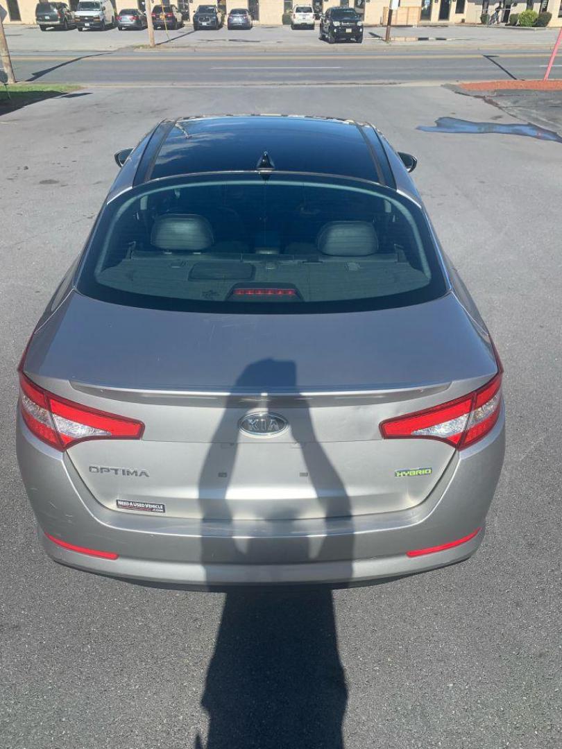 2011 SILVER KIA OPTIMA HYBRID (KNAGM4AD0B5) with an 2.4L engine, Automatic transmission, located at 2514 Williamson Rd NE, Roanoke, VA, 24012, (540) 265-7770, 37.294636, -79.936249 - Photo#9