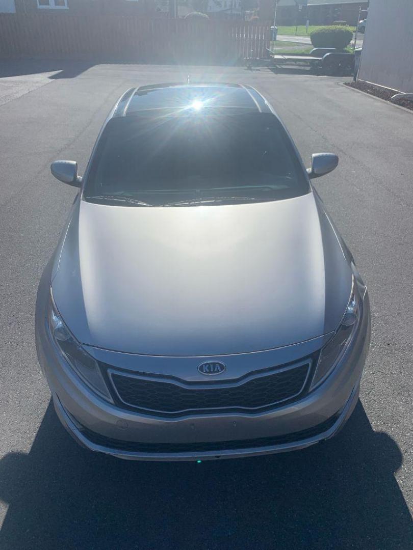 2011 SILVER KIA OPTIMA HYBRID (KNAGM4AD0B5) with an 2.4L engine, Automatic transmission, located at 2514 Williamson Rd NE, Roanoke, VA, 24012, (540) 265-7770, 37.294636, -79.936249 - Photo#8