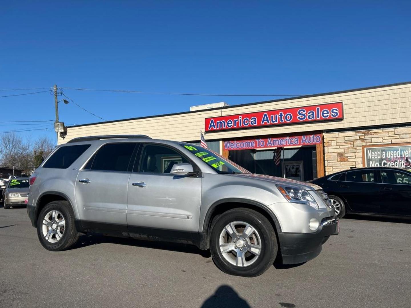 2009 SILVER GMC ACADIA SLT-1 (1GKEV23DX9J) with an 3.6L engine, Automatic transmission, located at 2514 Williamson Rd NE, Roanoke, VA, 24012, (540) 265-7770, 37.294636, -79.936249 - NO CREDIT CHECK FINANCING WITH ONLY $2500 DOWN PAYMENT!!!! Check out our website www.needausedvehicle.com for our No Credit Check/ In House Financing options!! No Credit Check Available!!! In House Financing Available!!! All Clean Title Vehicles (no Salvaged or flooded vehicles ever on our lot)! - Photo#0