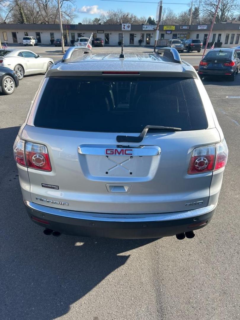 2009 SILVER GMC ACADIA SLT-1 (1GKEV23DX9J) with an 3.6L engine, Automatic transmission, located at 2514 Williamson Rd NE, Roanoke, VA, 24012, (540) 265-7770, 37.294636, -79.936249 - NO CREDIT CHECK FINANCING WITH ONLY $2500 DOWN PAYMENT!!!! Check out our website www.needausedvehicle.com for our No Credit Check/ In House Financing options!! No Credit Check Available!!! In House Financing Available!!! All Clean Title Vehicles (no Salvaged or flooded vehicles ever on our lot)! - Photo#12