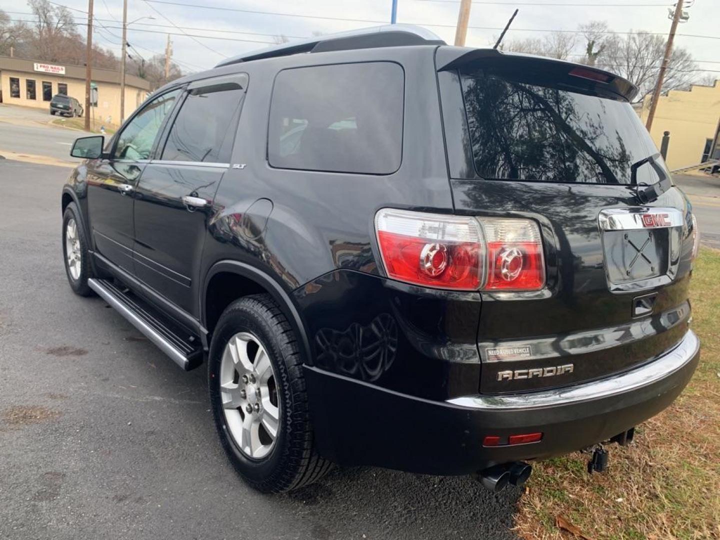 2009 BLACK GMC ACADIA SLT-1 (1GKEV23D49J) with an 3.6L engine, Automatic transmission, located at 2514 Williamson Rd NE, Roanoke, VA, 24012, (540) 265-7770, 37.294636, -79.936249 - NO CREDIT CHECK FINANCING WITH ONLY $2000 DOWN PAYMENT!!! Check out our website www.needausedvehicle.com for our No Credit Check/ In House Financing options!! No Credit Check Available!!! In House Financing Available!!! All Clean Title Vehicles (no Salvaged or flooded vehicles ever on our lot)!! - Photo#3