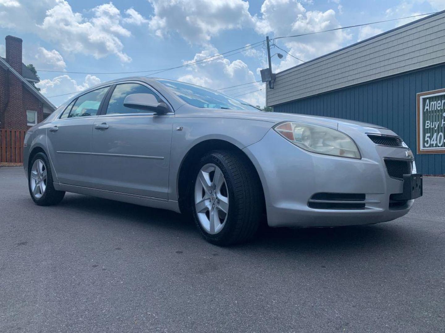 2008 SILVER CHEVROLET MALIBU 1LT (1G1ZH57B58F) with an 2.4L engine, Automatic transmission, located at 2514 Williamson Rd NE, Roanoke, VA, 24012, (540) 265-7770, 37.294636, -79.936249 - Photo#0