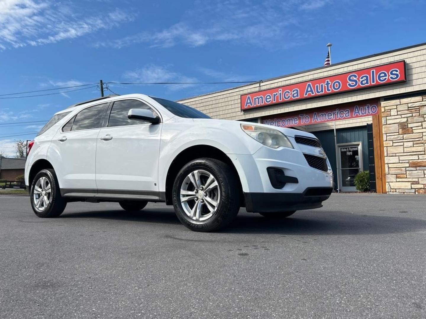 2010 WHITE CHEVROLET EQUINOX LT (2CNFLEEW2A6) with an 2.4L engine, Automatic transmission, located at 2514 Williamson Rd NE, Roanoke, VA, 24012, (540) 265-7770, 37.294636, -79.936249 - Photo#0