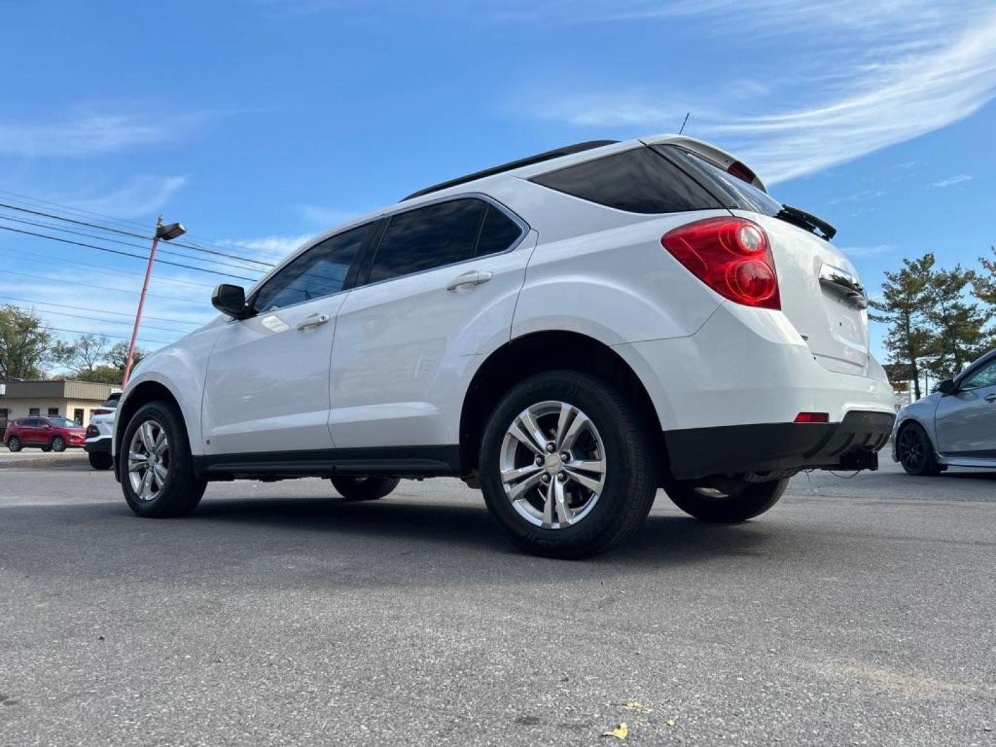 2010 WHITE CHEVROLET EQUINOX LT (2CNFLEEW2A6) with an 2.4L engine, Automatic transmission, located at 2514 Williamson Rd NE, Roanoke, VA, 24012, (540) 265-7770, 37.294636, -79.936249 - Photo#2