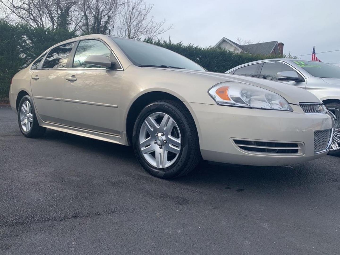 2012 GOLD CHEVROLET IMPALA LT (2G1WG5E31C1) with an 3.6L engine, Automatic transmission, located at 2514 Williamson Rd NE, Roanoke, VA, 24012, (540) 265-7770, 37.294636, -79.936249 - Photo#1