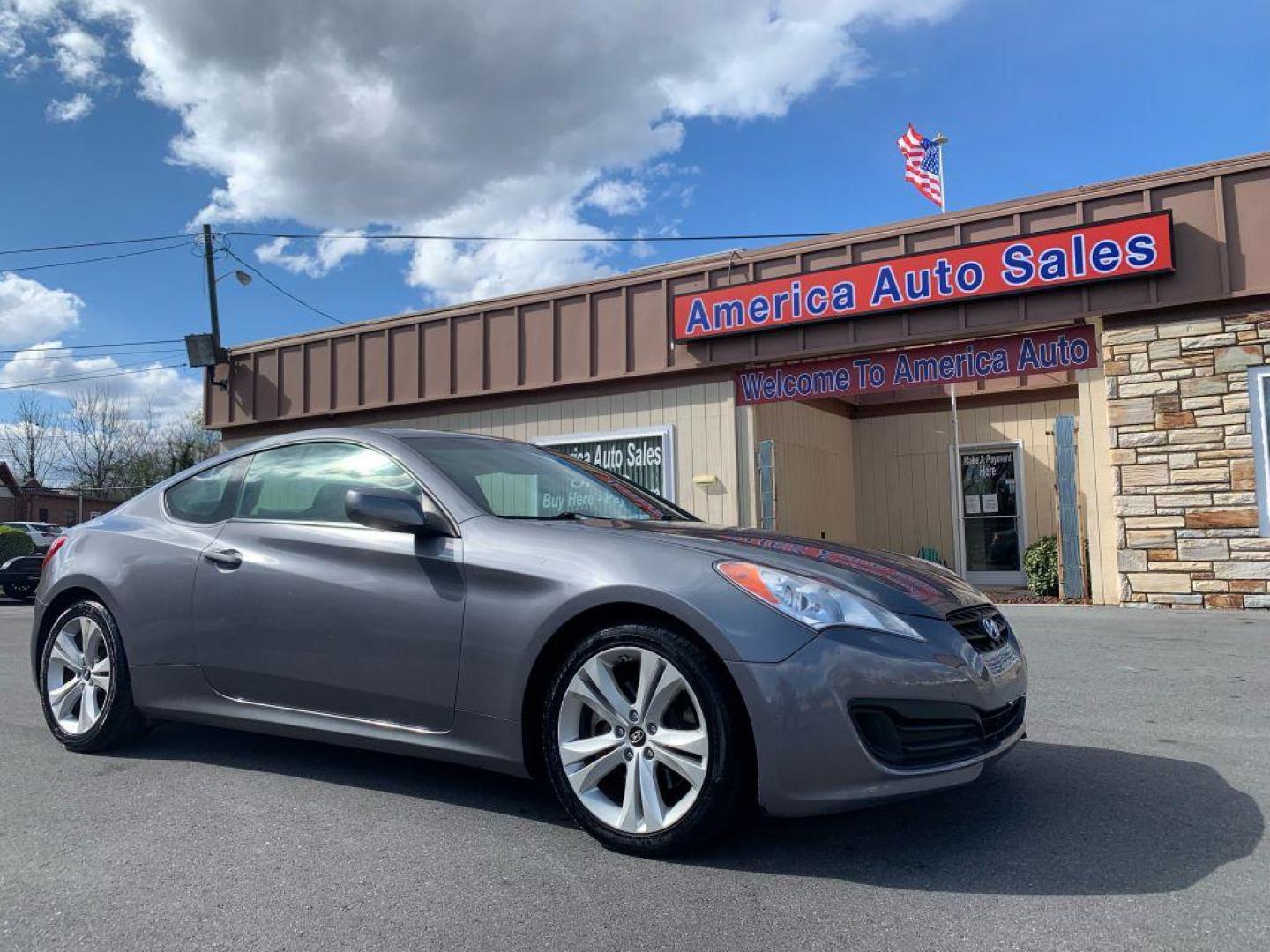 2012 GRAY HYUNDAI GENESIS COUPE 2.0T (KMHHT6KD7CU) with an 2.0L engine, Automatic transmission, located at 2514 Williamson Rd NE, Roanoke, VA, 24012, (540) 265-7770, 37.294636, -79.936249 - Photo#0