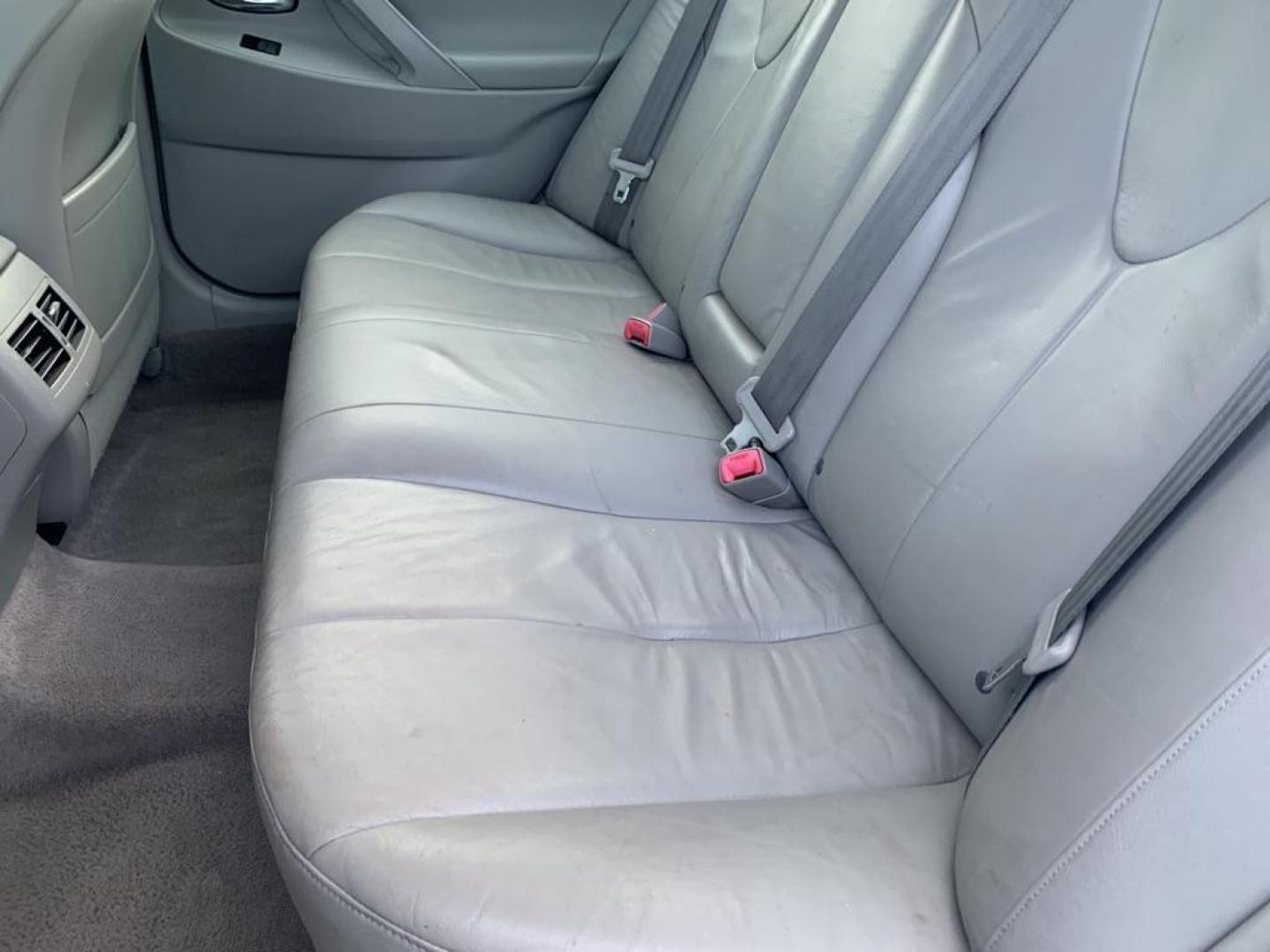 2007 SILVER TOYOTA CAMRY HYBRID (JTNBB46K273) with an 2.4L engine, Continuously Variable transmission, located at 2514 Williamson Rd NE, Roanoke, VA, 24012, (540) 265-7770, 37.294636, -79.936249 - Photo#5