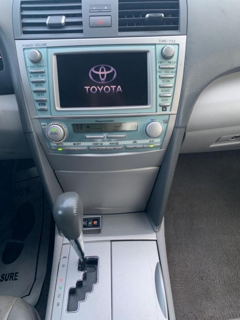 2007 SILVER TOYOTA CAMRY HYBRID (JTNBB46K273) with an 2.4L engine, Continuously Variable transmission, located at 2514 Williamson Rd NE, Roanoke, VA, 24012, (540) 265-7770, 37.294636, -79.936249 - Photo#8