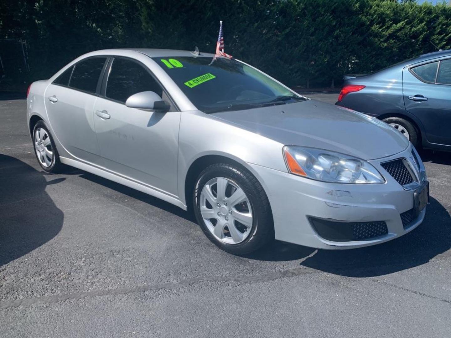 2010 SILVER PONTIAC G6 (1G2ZA5E00A4) with an 2.4L engine, Automatic transmission, located at 2514 Williamson Rd NE, Roanoke, VA, 24012, (540) 265-7770, 37.294636, -79.936249 - Photo#1