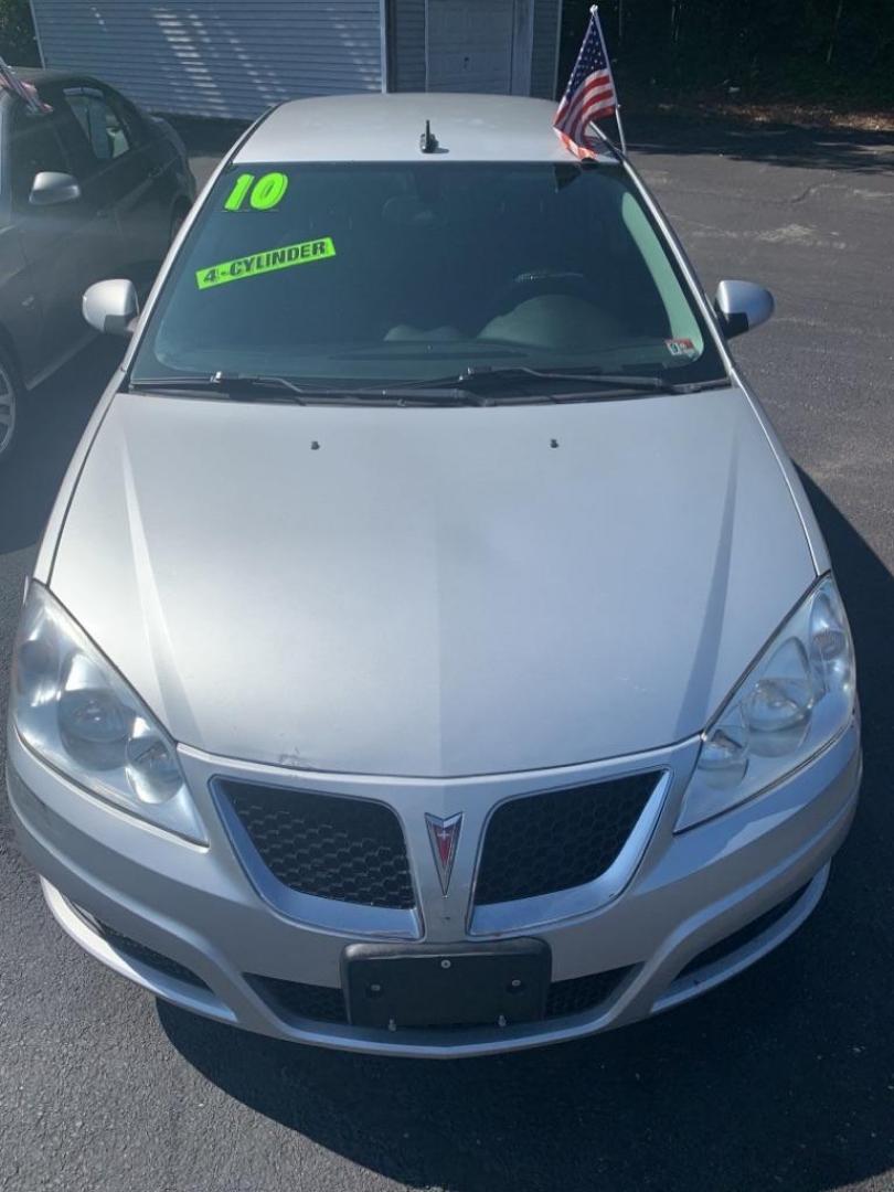 2010 SILVER PONTIAC G6 (1G2ZA5E00A4) with an 2.4L engine, Automatic transmission, located at 2514 Williamson Rd NE, Roanoke, VA, 24012, (540) 265-7770, 37.294636, -79.936249 - Photo#2