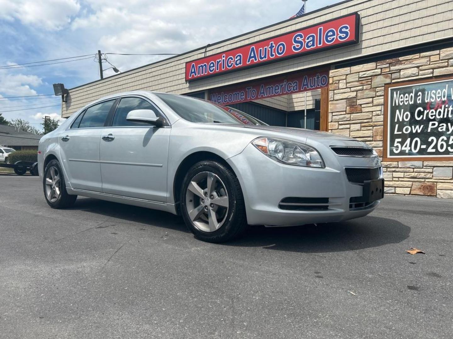 2012 SILVER CHEVROLET MALIBU 1LT (1G1ZC5EU6CF) with an 2.4L engine, Automatic transmission, located at 2514 Williamson Rd NE, Roanoke, VA, 24012, (540) 265-7770, 37.294636, -79.936249 - Photo#0