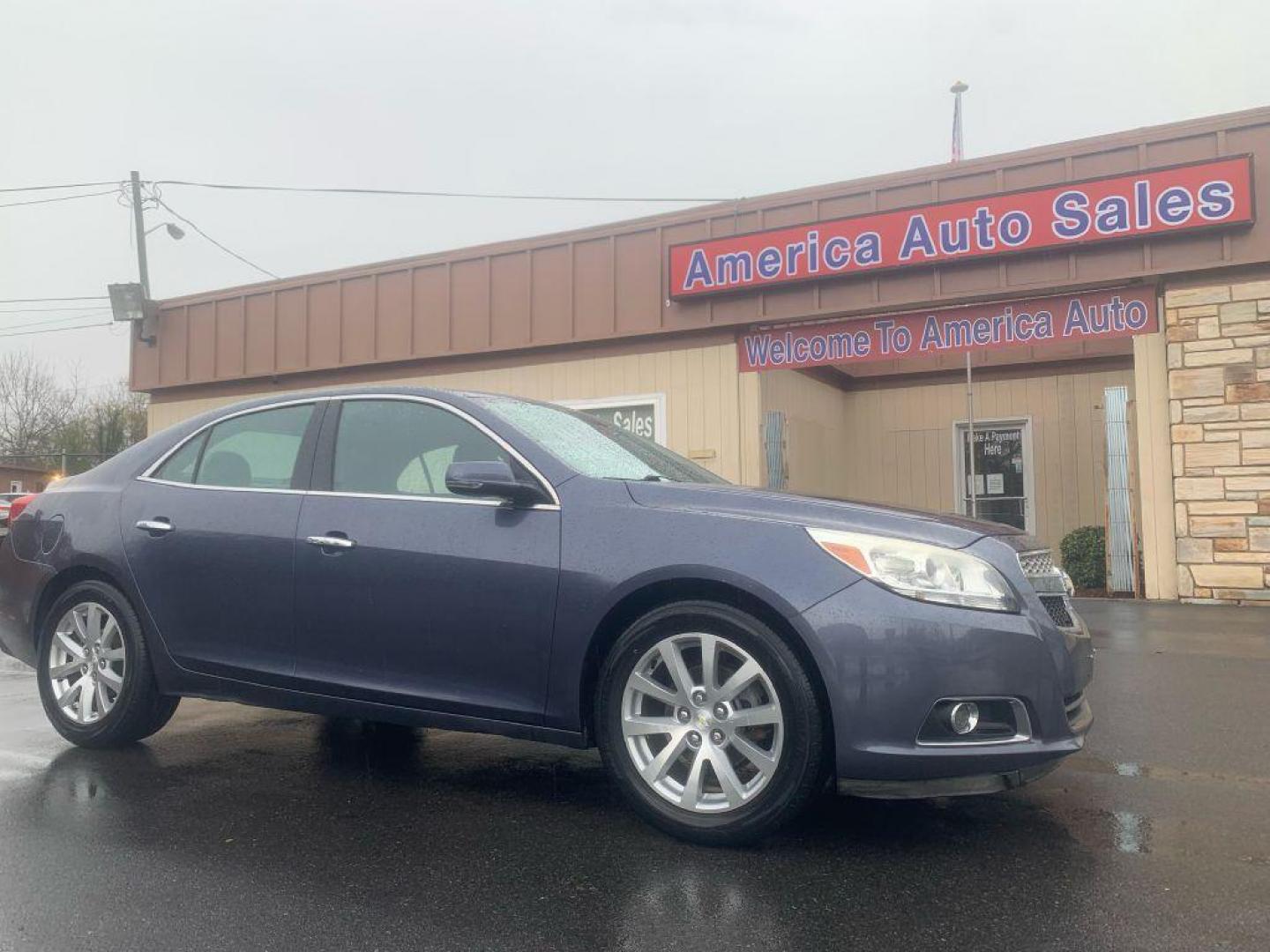 2013 BLUE CHEVROLET MALIBU LTZ (1G11H5SA5DF) with an 2.5L engine, Automatic transmission, located at 2514 Williamson Rd NE, Roanoke, VA, 24012, (540) 265-7770, 37.294636, -79.936249 - NO CREDIT CHECK FINANCING WITH ONLY $2500 DOWN PAYMENT!!!! Check out our website www.needausedvehicle.com for our No Credit Check/ In House Financing options!! No Credit Check Available!!! In House Financing Available!!! All Clean Title Vehicles (no Salvaged or flooded vehicles ever on our lot)! - Photo#0