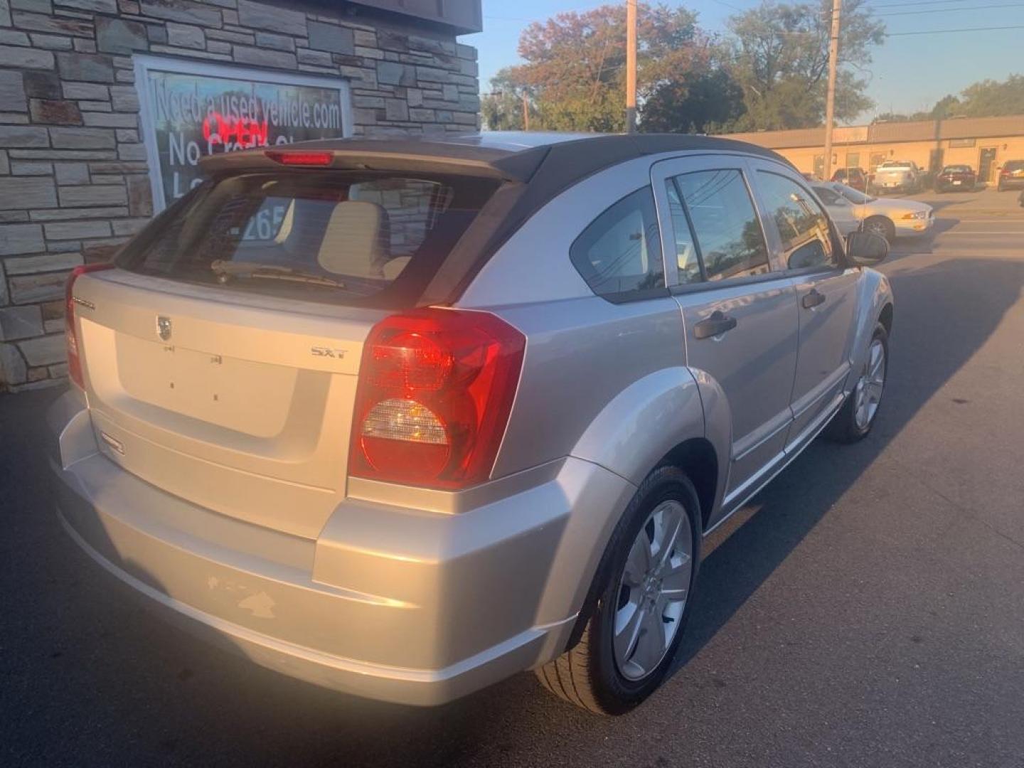 2007 SILVER DODGE CALIBER SXT (1B3HB48B87D) with an 2.0L engine, 5-Speed Manual transmission, located at 2514 Williamson Rd NE, Roanoke, VA, 24012, (540) 265-7770, 37.294636, -79.936249 - Photo#3