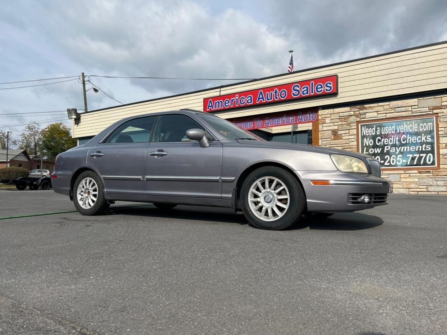 2005 GRAY HYUNDAI XG 350 (KMHFU45E65A) with an 3.5L engine, Automatic transmission, located at 2514 Williamson Rd NE, Roanoke, VA, 24012, (540) 265-7770, 37.294636, -79.936249 - NO CREDIT CHECK FINANCING WITH ONLY $1300 DOWN PAYMENT!!!! Check out our website www.needausedvehicle.com for our No Credit Check/ In House Financing options!! No Credit Check Available!!! In House Financing Available!!! All Clean Title Vehicles (no Salvaged or flooded vehicles ever on our lot)! - Photo#0