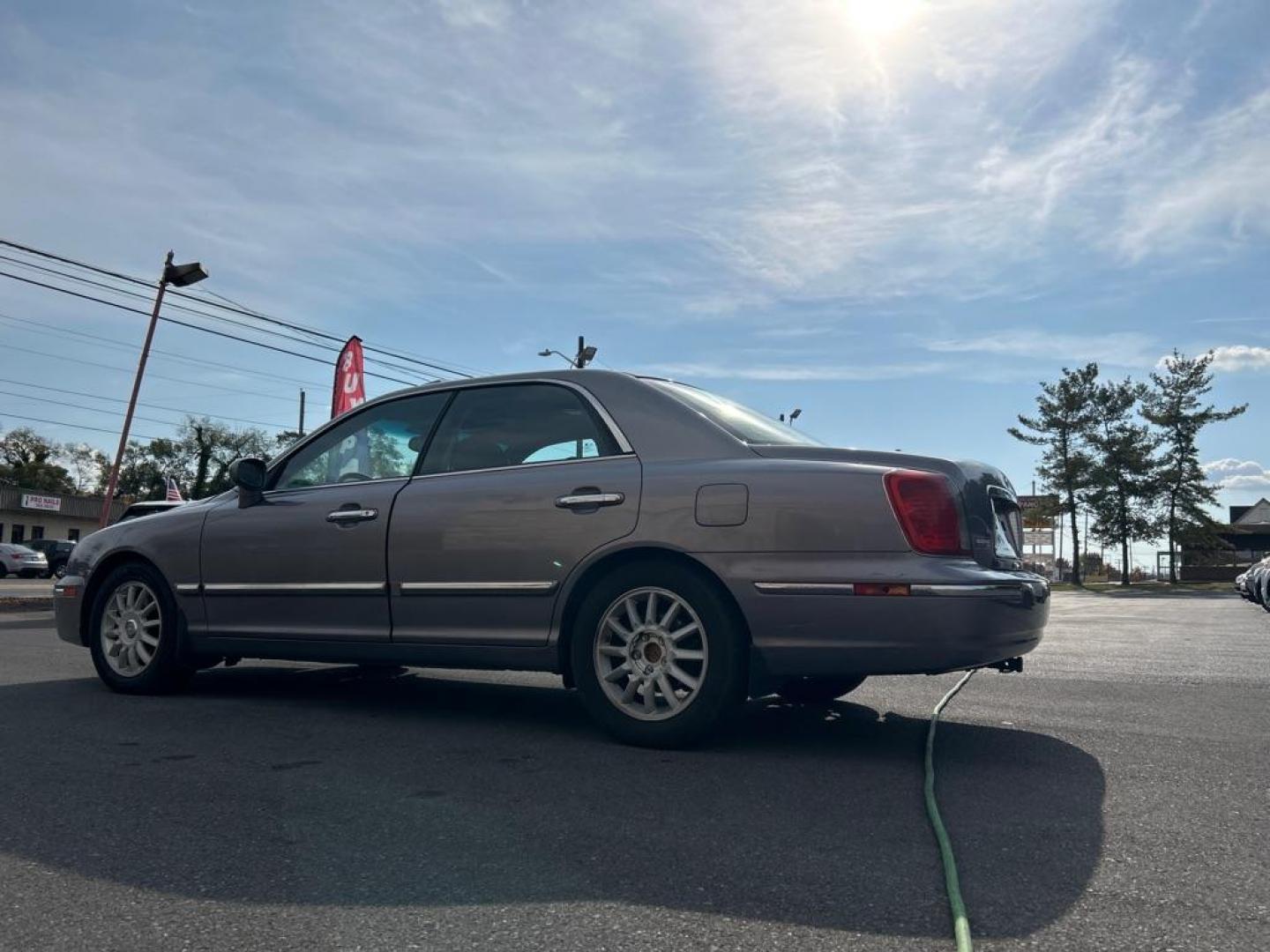 2005 GRAY HYUNDAI XG 350 (KMHFU45E65A) with an 3.5L engine, Automatic transmission, located at 2514 Williamson Rd NE, Roanoke, VA, 24012, (540) 265-7770, 37.294636, -79.936249 - NO CREDIT CHECK FINANCING WITH ONLY $1300 DOWN PAYMENT!!!! Check out our website www.needausedvehicle.com for our No Credit Check/ In House Financing options!! No Credit Check Available!!! In House Financing Available!!! All Clean Title Vehicles (no Salvaged or flooded vehicles ever on our lot)! - Photo#2