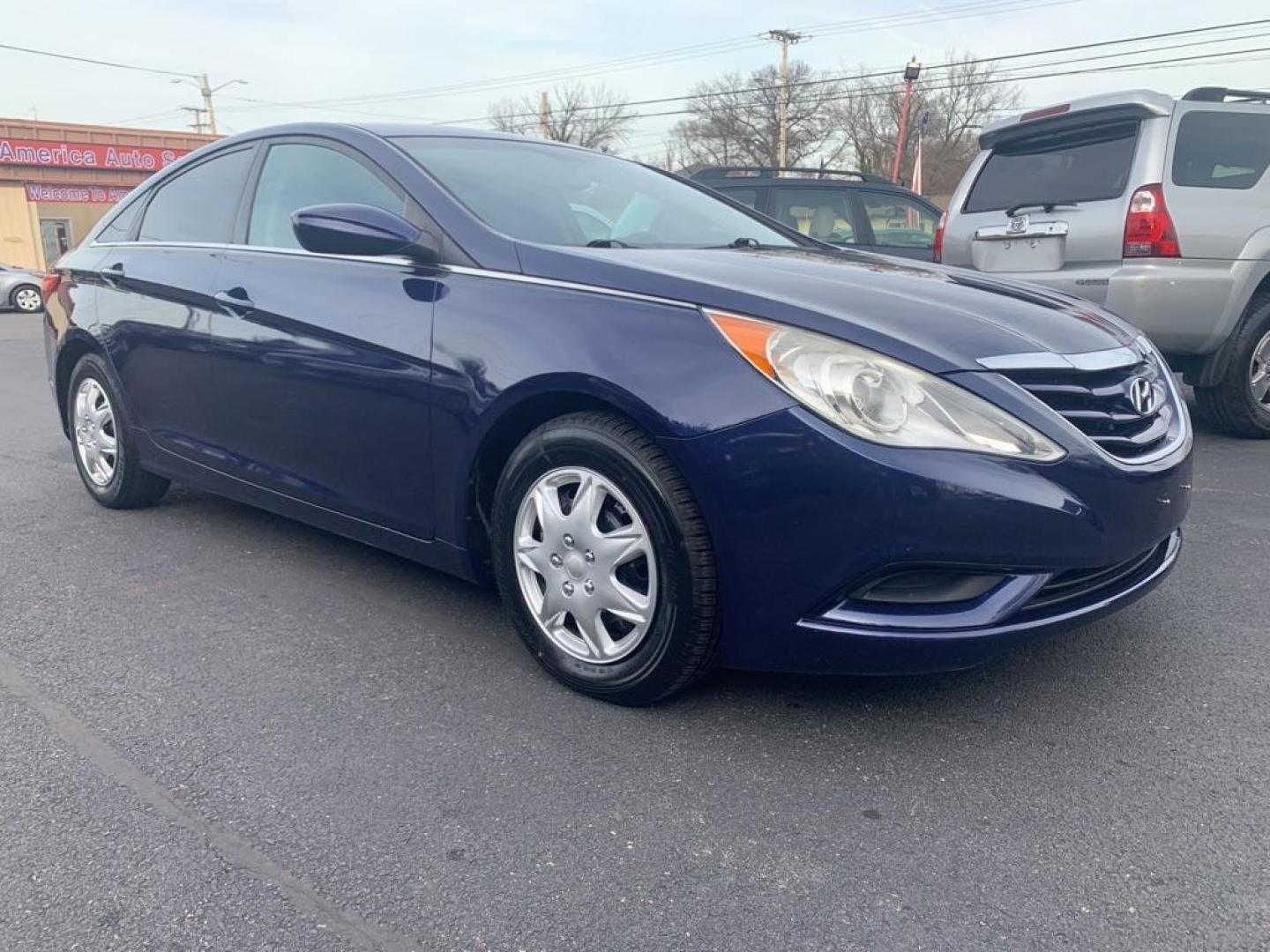 2013 BLUE HYUNDAI SONATA GLS (5NPEB4AC9DH) with an 2.4L engine, Automatic transmission, located at 2514 Williamson Rd NE, Roanoke, VA, 24012, (540) 265-7770, 37.294636, -79.936249 - Photo#1