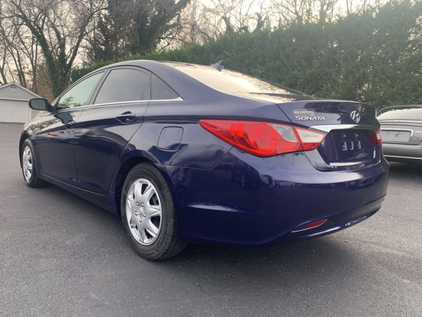 2013 BLUE HYUNDAI SONATA GLS (5NPEB4AC9DH) with an 2.4L engine, Automatic transmission, located at 2514 Williamson Rd NE, Roanoke, VA, 24012, (540) 265-7770, 37.294636, -79.936249 - Photo#2