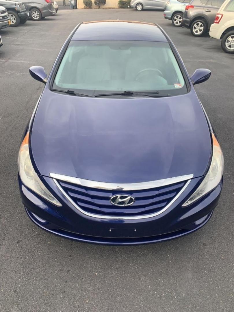 2013 BLUE HYUNDAI SONATA GLS (5NPEB4AC9DH) with an 2.4L engine, Automatic transmission, located at 2514 Williamson Rd NE, Roanoke, VA, 24012, (540) 265-7770, 37.294636, -79.936249 - Photo#3