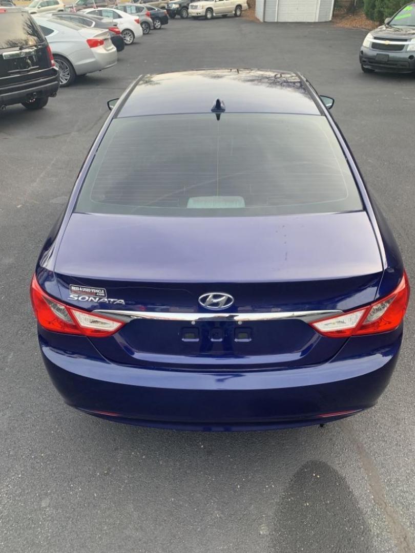 2013 BLUE HYUNDAI SONATA GLS (5NPEB4AC9DH) with an 2.4L engine, Automatic transmission, located at 2514 Williamson Rd NE, Roanoke, VA, 24012, (540) 265-7770, 37.294636, -79.936249 - Photo#4