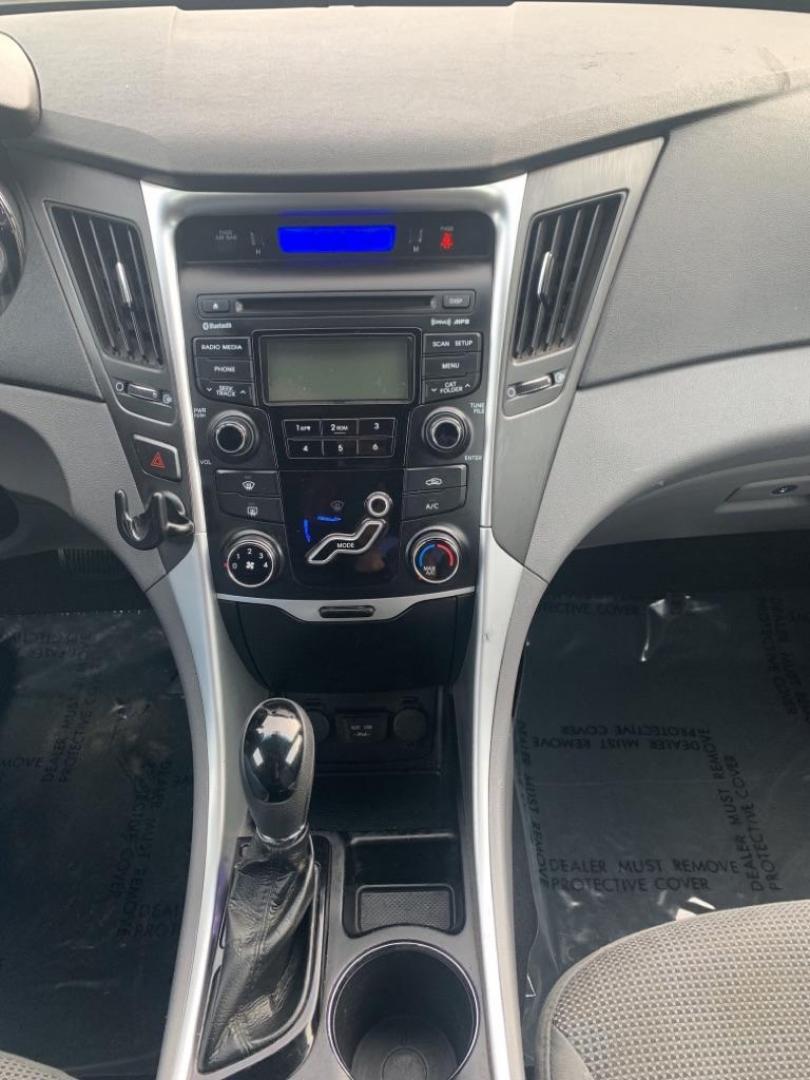 2013 BLUE HYUNDAI SONATA GLS (5NPEB4AC9DH) with an 2.4L engine, Automatic transmission, located at 2514 Williamson Rd NE, Roanoke, VA, 24012, (540) 265-7770, 37.294636, -79.936249 - Photo#8