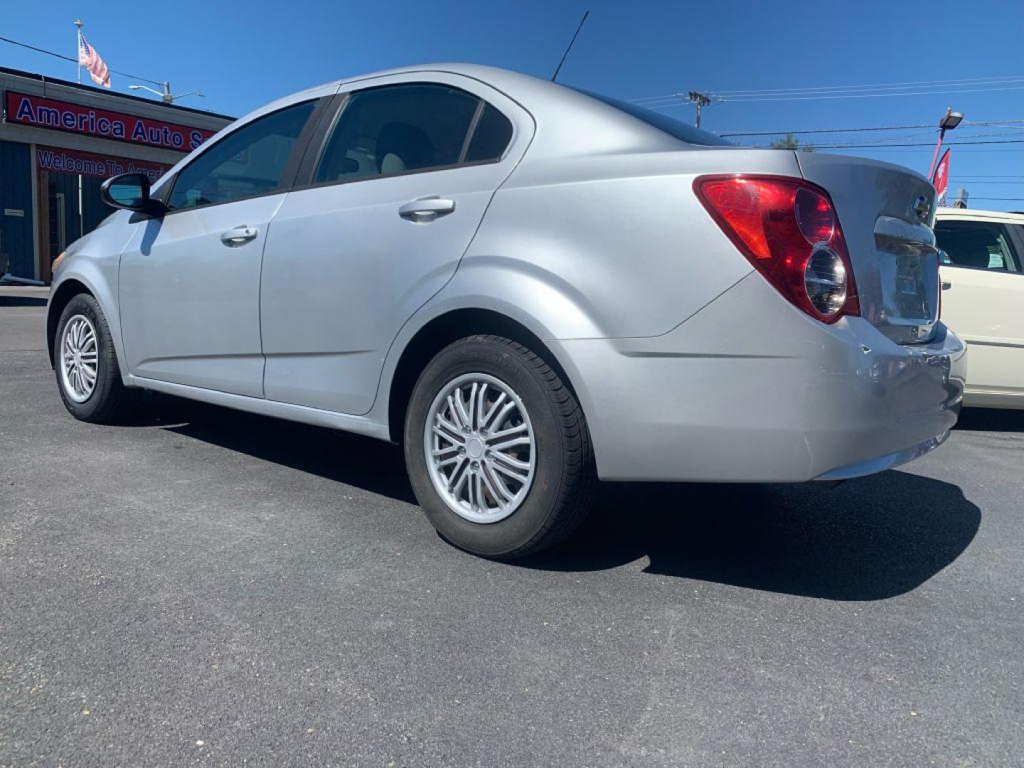 2015 SILVER CHEVROLET SONIC LS (1G1JA5SH5F4) with an 1.8L engine, Automatic transmission, located at 2514 Williamson Rd NE, Roanoke, VA, 24012, (540) 265-7770, 37.294636, -79.936249 - Photo#1