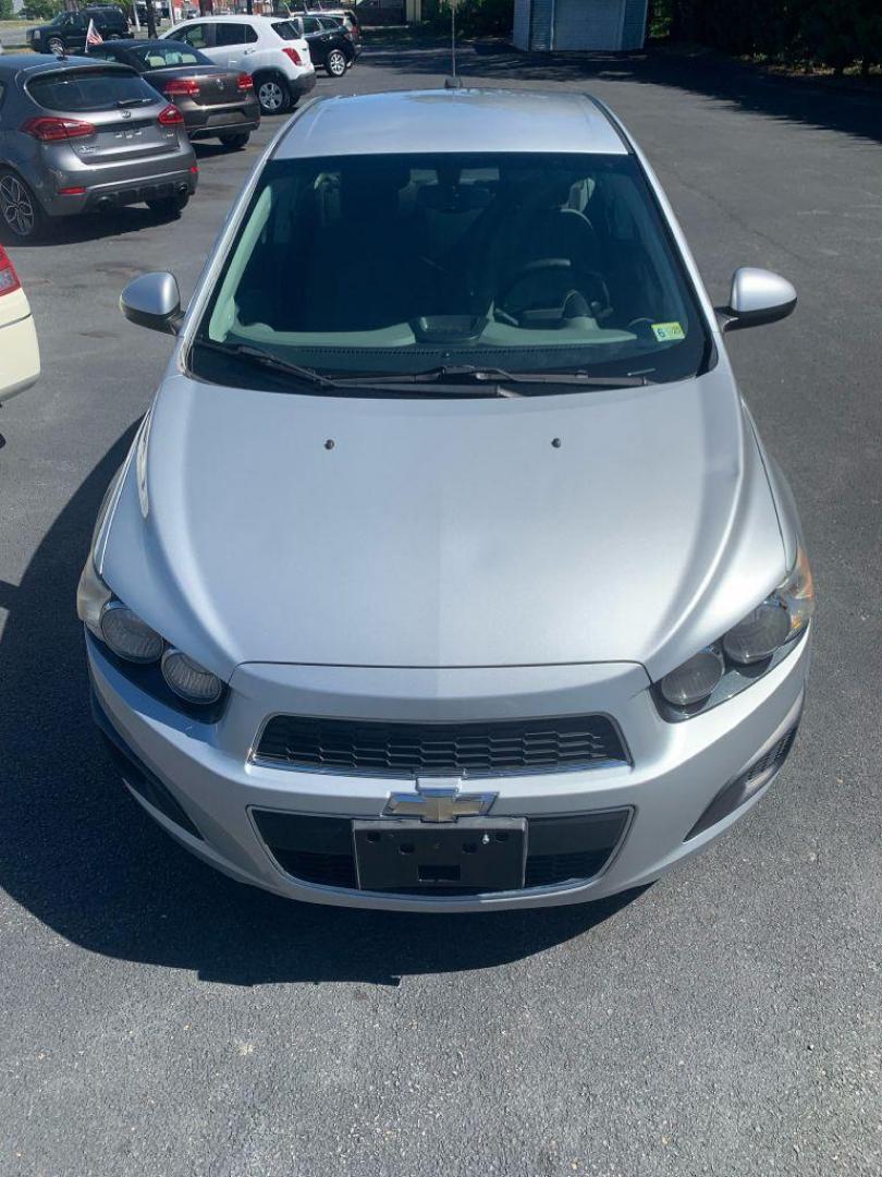 2015 SILVER CHEVROLET SONIC LS (1G1JA5SH5F4) with an 1.8L engine, Automatic transmission, located at 2514 Williamson Rd NE, Roanoke, VA, 24012, (540) 265-7770, 37.294636, -79.936249 - Photo#8