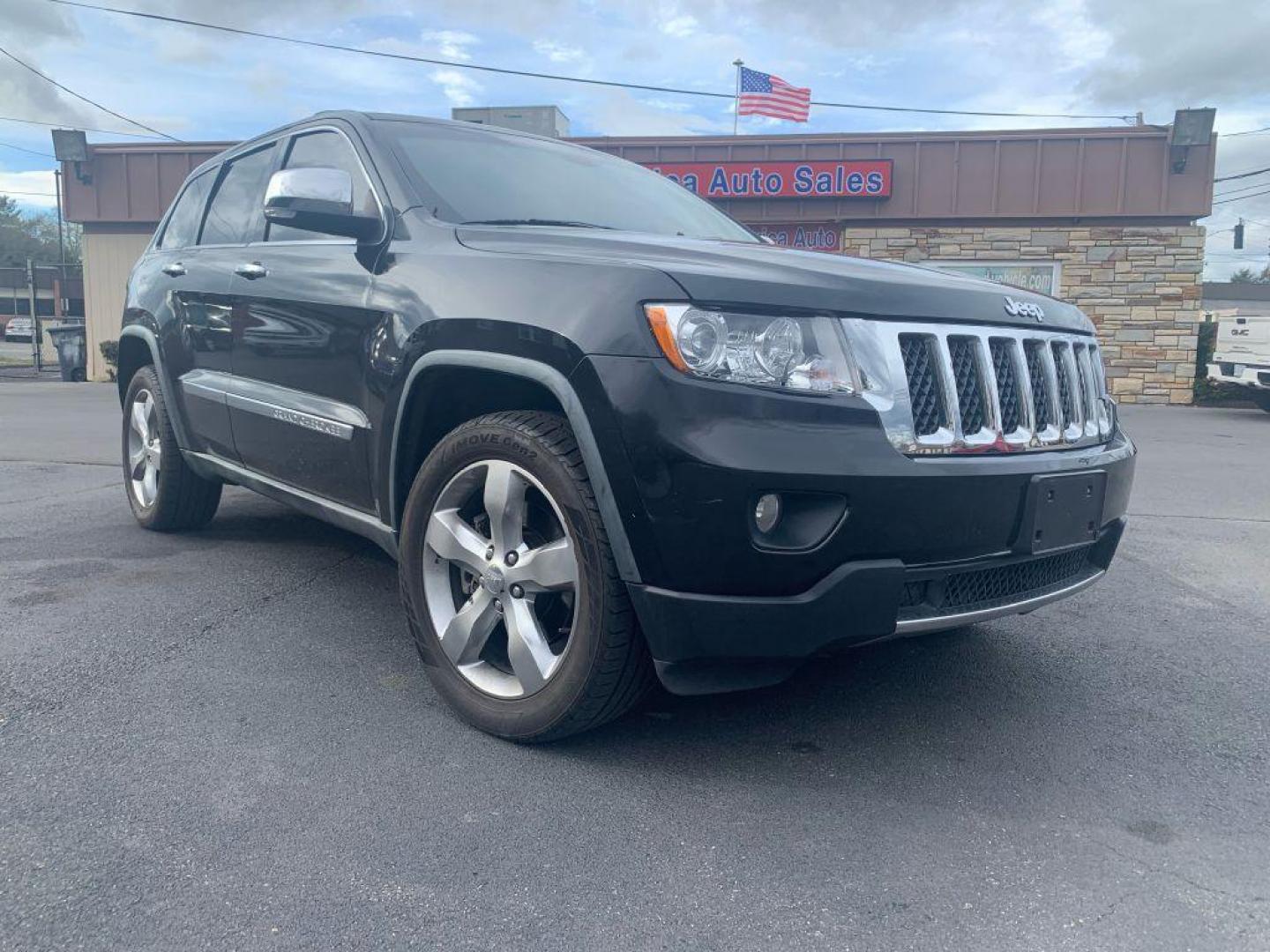 2011 BLACK JEEP GRAND CHEROKEE OVERLAND (1J4RR6GTXBC) with an 5.7L engine, Automatic transmission, located at 2514 Williamson Rd NE, Roanoke, VA, 24012, (540) 265-7770, 37.294636, -79.936249 - Photo#0