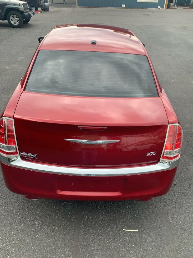 2013 MAROON CHRYSLER 300 (2C3CCAAG9DH) with an 3.6L engine, Automatic transmission, located at 2514 Williamson Rd NE, Roanoke, VA, 24012, (540) 265-7770, 37.294636, -79.936249 - Photo#11