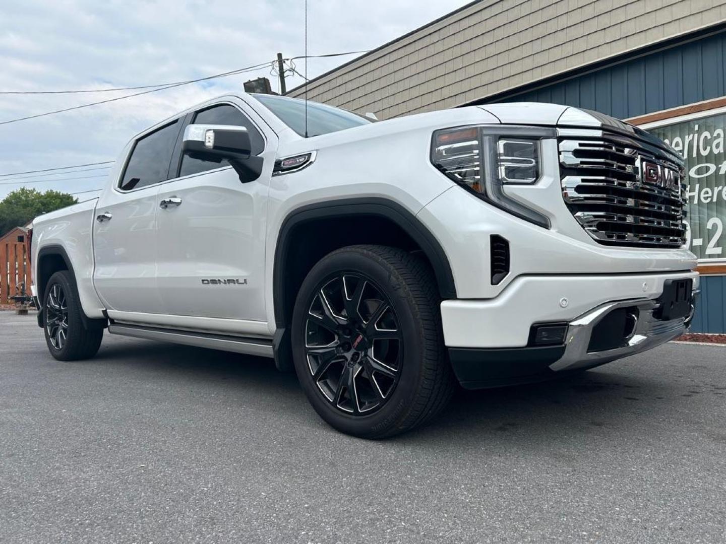 2023 WHITE GMC SIERRA 1500 DENALI (1GTUUGEL3PZ) with an 6.2L engine, Automatic transmission, located at 2514 Williamson Rd NE, Roanoke, VA, 24012, (540) 265-7770, 37.294636, -79.936249 - ********* CASH ONLY PRICE OF $78,000 (NOT INCLUDING SALES TAX, TAGS, TITLING, AND PROCESSING FEE)******** ******** VEHICLE SHOWN BY APPOINTMENT ONLY ********** This 2023 Sierra Denali 6.2L is still in new condition. - Photo#0