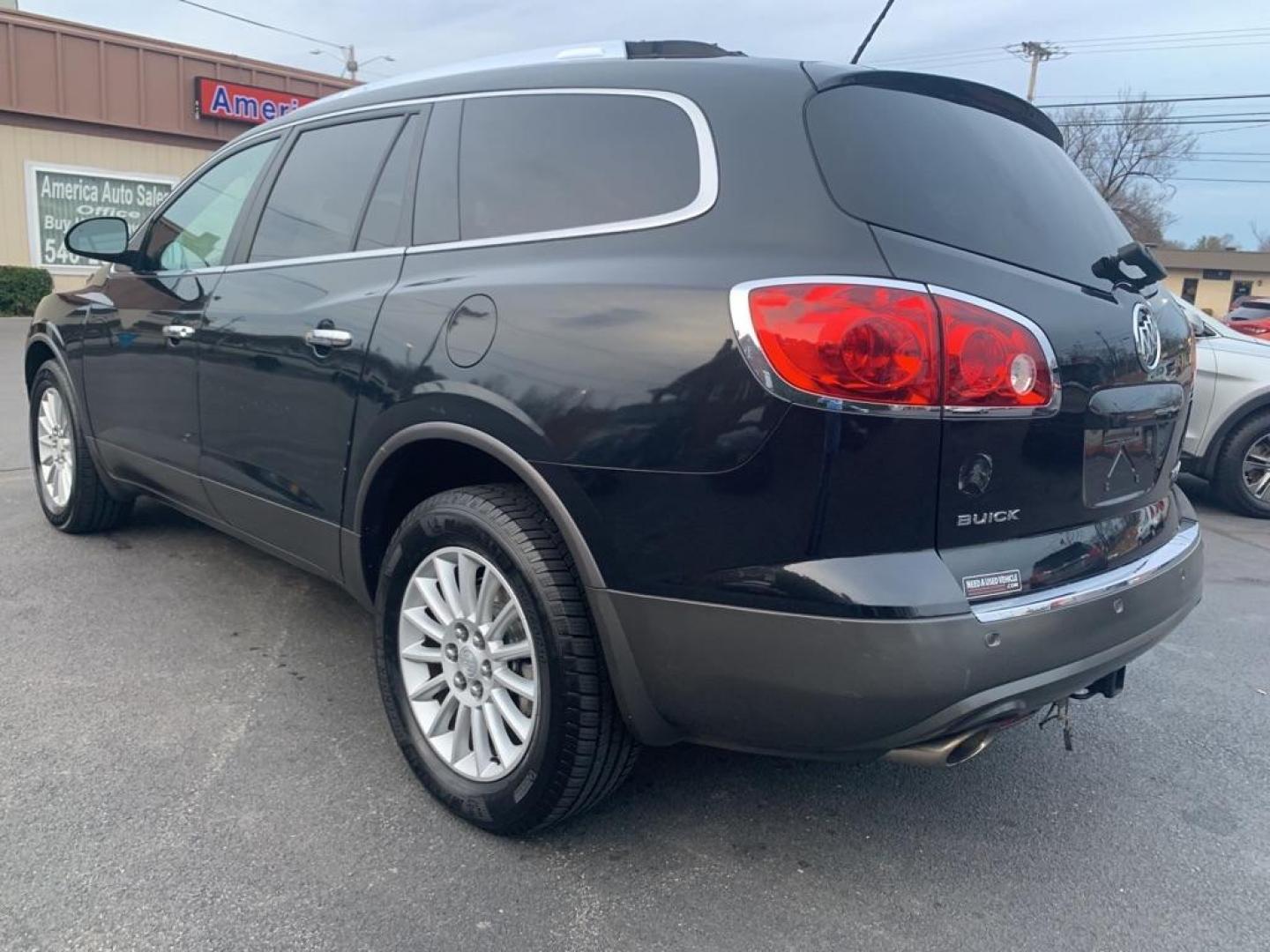 2011 BLACK BUICK ENCLAVE CXL (5GAKVBED9BJ) with an 3.6L engine, Automatic transmission, located at 2514 Williamson Rd NE, Roanoke, VA, 24012, (540) 265-7770, 37.294636, -79.936249 - Photo#3