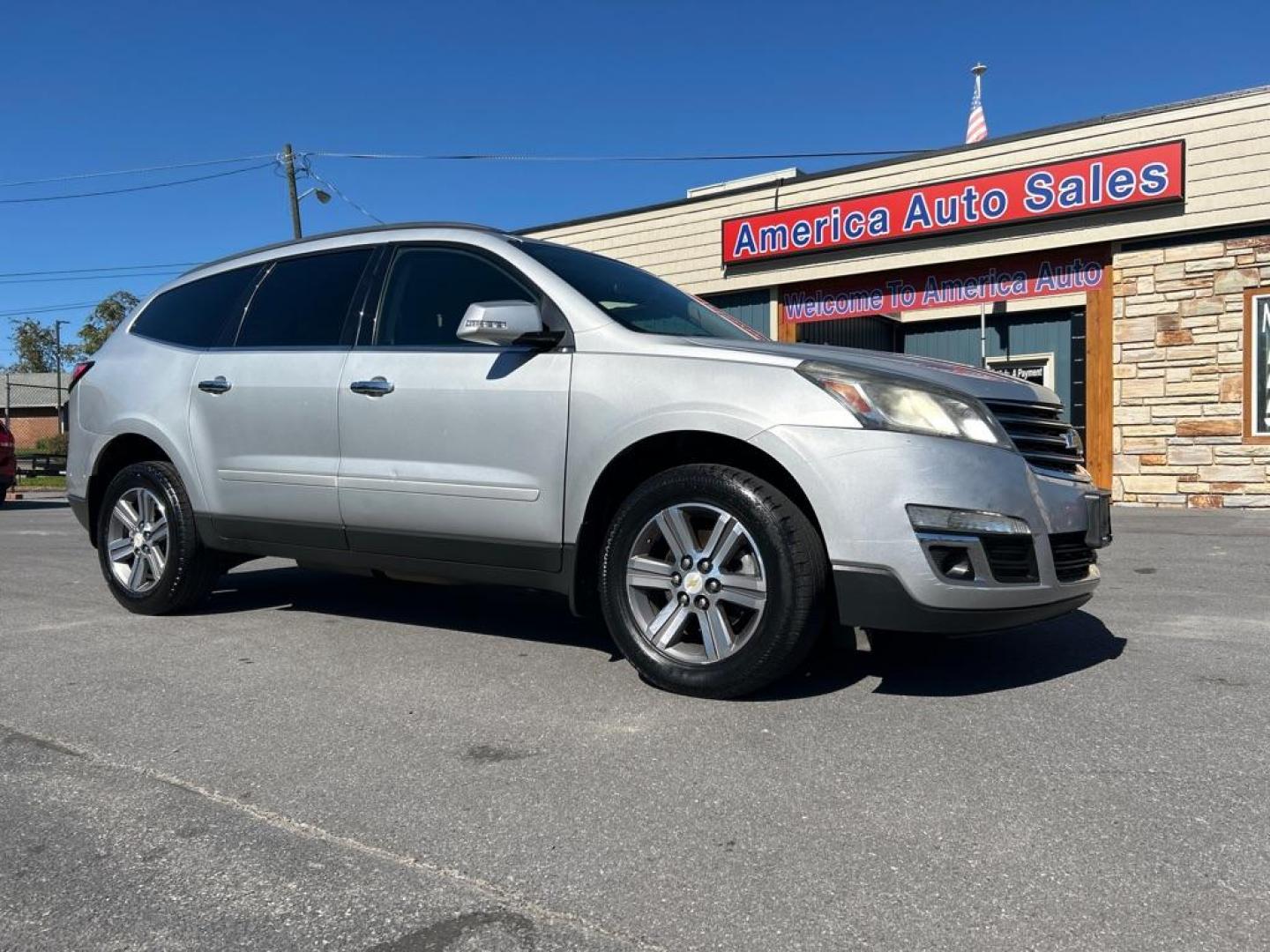 2016 SILVER CHEVROLET TRAVERSE LT (1GNKRHKD6GJ) with an 3.6L engine, Automatic transmission, located at 2514 Williamson Rd NE, Roanoke, VA, 24012, (540) 265-7770, 37.294636, -79.936249 - NO CREDIT CHECK FINANCING WITH ONLY $2500 DOWN PAYMENT!!!! Check out our website www.needausedvehicle.com for our No Credit Check/ In House Financing options!! No Credit Check Available!!! In House Financing Available!!! All Clean Title Vehicles (no Salvaged or flooded vehicles ever on our lot)! - Photo#0