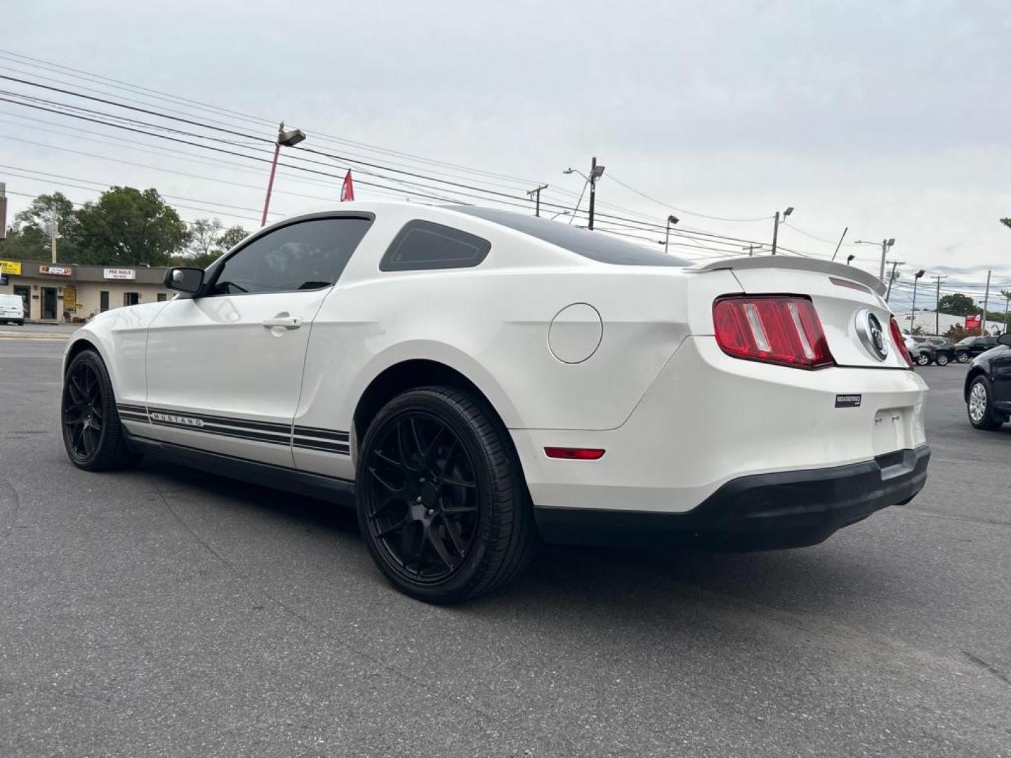 2010 WHITE FORD MUSTANG COUPE (1ZVBP8AN7A5) with an 4.0L engine, 5-Speed Manual transmission, located at 2514 Williamson Rd NE, Roanoke, VA, 24012, (540) 265-7770, 37.294636, -79.936249 - Photo#2