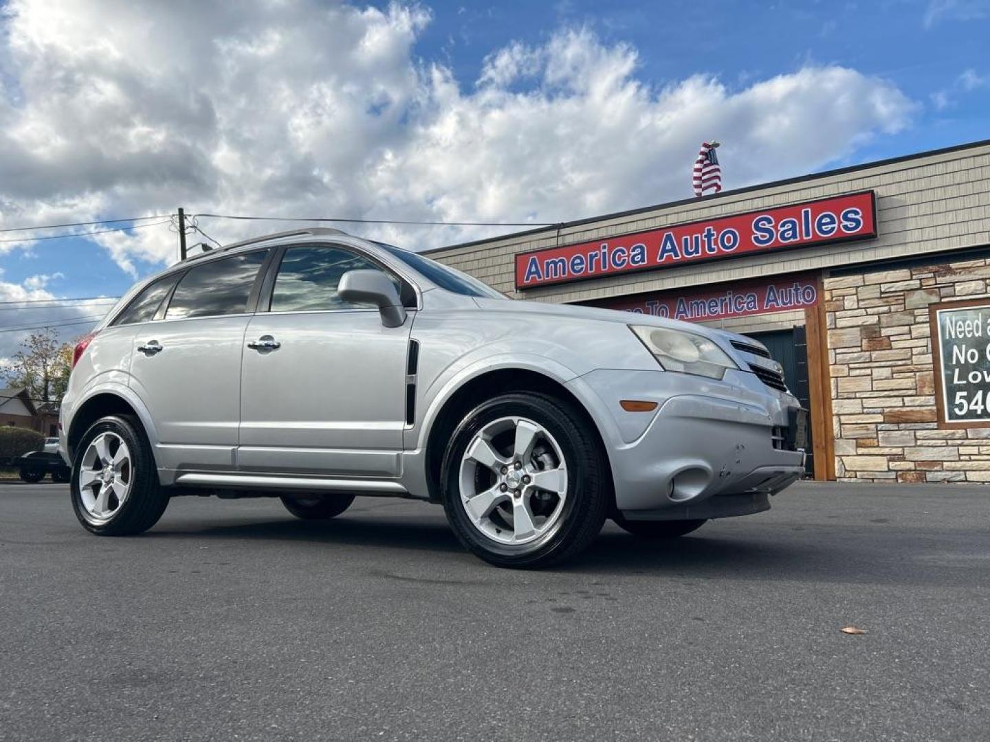 2014 SILVER CHEVROLET CAPTIVA LTZ (3GNAL4EK1ES) with an 2.4L engine, Automatic transmission, located at 2514 Williamson Rd NE, Roanoke, VA, 24012, (540) 265-7770, 37.294636, -79.936249 - NO CREDIT CHECK FINANCING WITH ONLY $1800 DOWN PAYMENT!!!! Check out our website www.needausedvehicle.com for our No Credit Check/ In House Financing options!! No Credit Check Available!!! In House Financing Available!!! All Clean Title Vehicles (no Salvaged or flooded vehicles ever on our lot)! - Photo#0