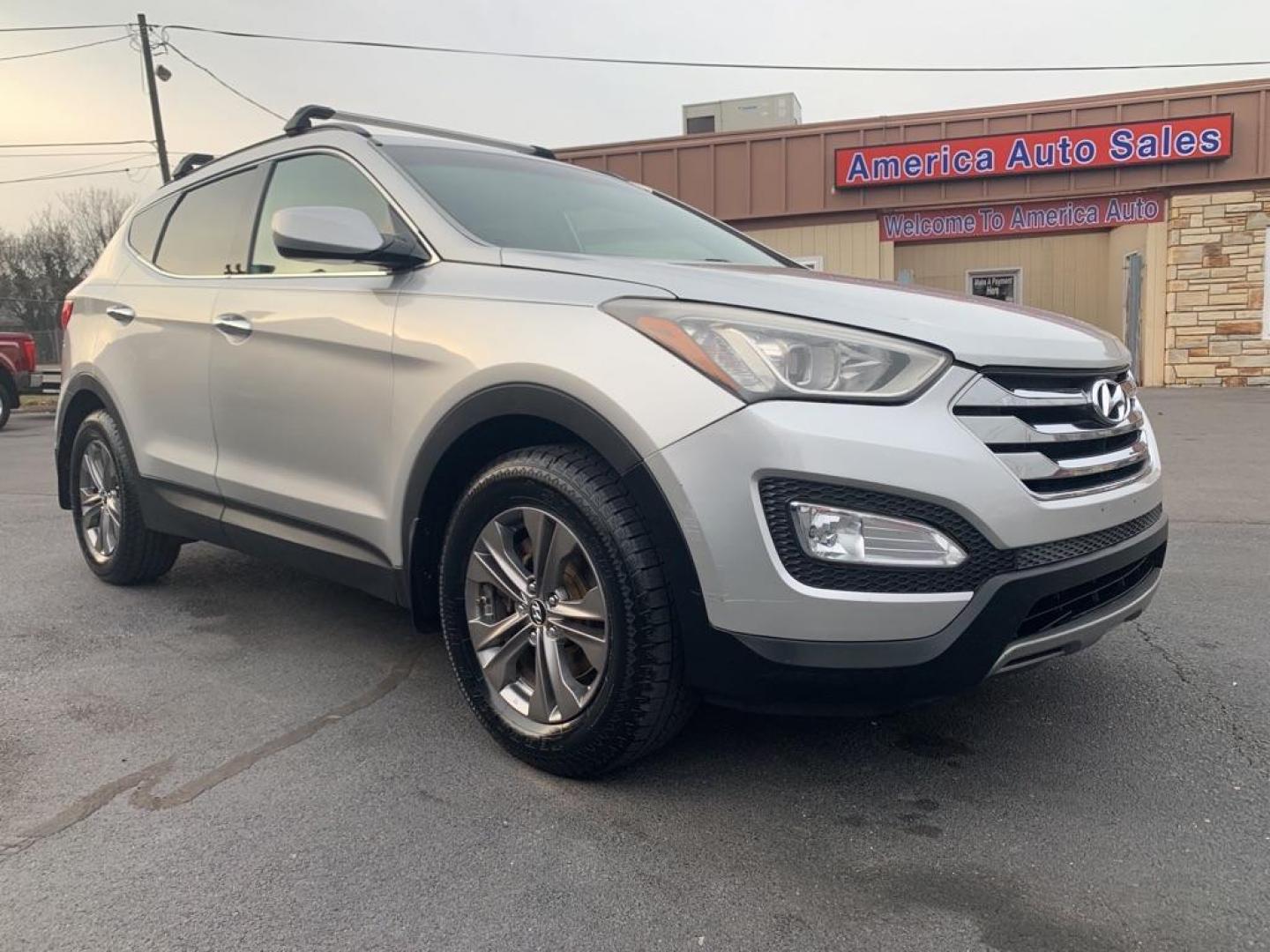 2013 SILVER HYUNDAI SANTA FE SPORT (5XYZUDLB0DG) with an 2.4L engine, Automatic transmission, located at 2514 Williamson Rd NE, Roanoke, VA, 24012, (540) 265-7770, 37.294636, -79.936249 - Photo#1