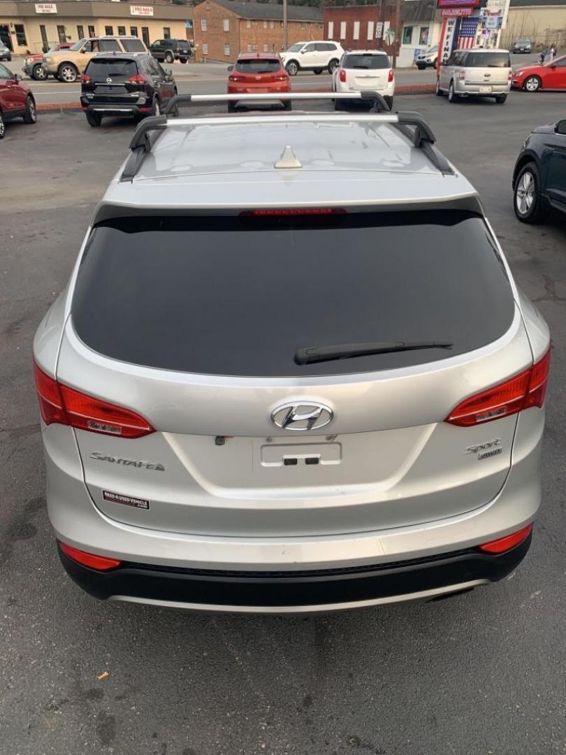 2013 SILVER HYUNDAI SANTA FE SPORT (5XYZUDLB0DG) with an 2.4L engine, Automatic transmission, located at 2514 Williamson Rd NE, Roanoke, VA, 24012, (540) 265-7770, 37.294636, -79.936249 - Photo#4