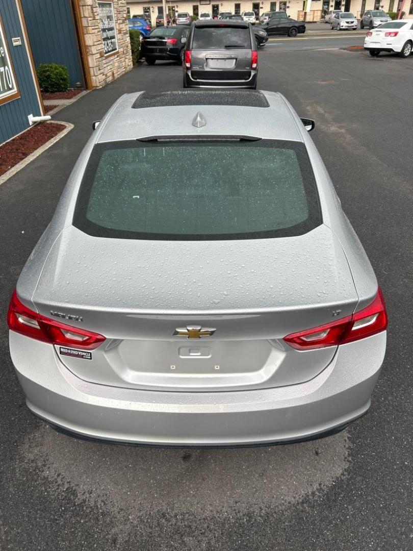 2016 SILVER CHEVROLET MALIBU LT (1G1ZE5ST1GF) with an 1.5L engine, Automatic transmission, located at 2514 Williamson Rd NE, Roanoke, VA, 24012, (540) 265-7770, 37.294636, -79.936249 - NO CREDIT CHECK FINANCING WITH ONLY $2800 DOWN PAYMENT!!!! Check out our website www.needausedvehicle.com for our No Credit Check/ In House Financing options!! No Credit Check Available!!! In House Financing Available!!! All Clean Title Vehicles (no Salvaged or flooded vehicles ever on our lot)! - Photo#3