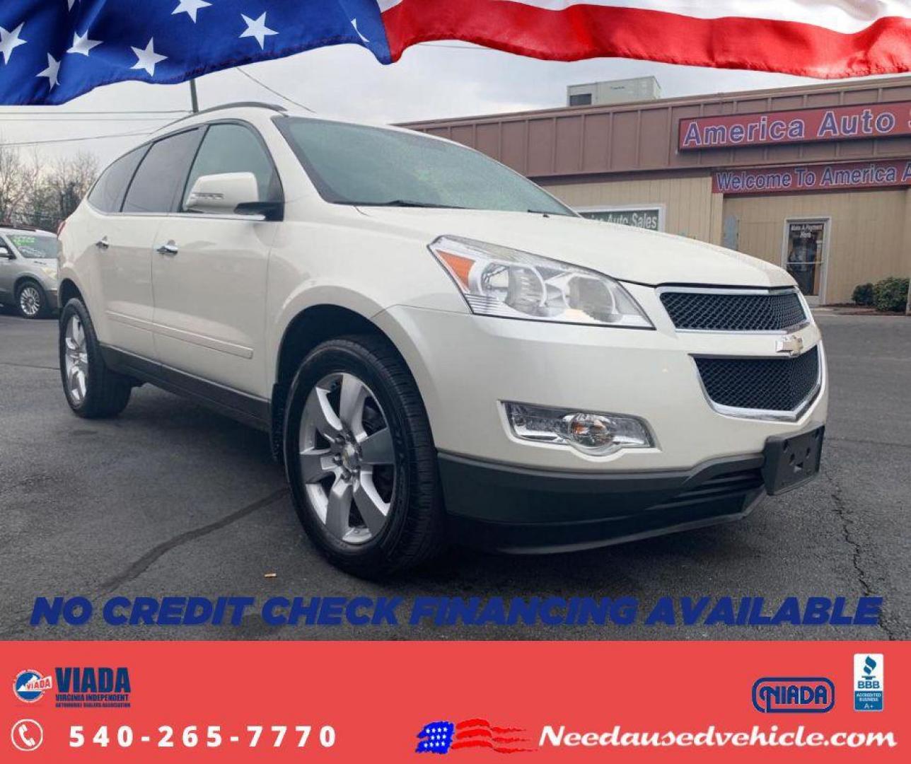 2012 WHITE CHEVROLET TRAVERSE LT (1GNKRGED9CJ) with an 3.6L engine, Automatic transmission, located at 2514 Williamson Rd NE, Roanoke, VA, 24012, (540) 265-7770, 37.294636, -79.936249 - Photo#0