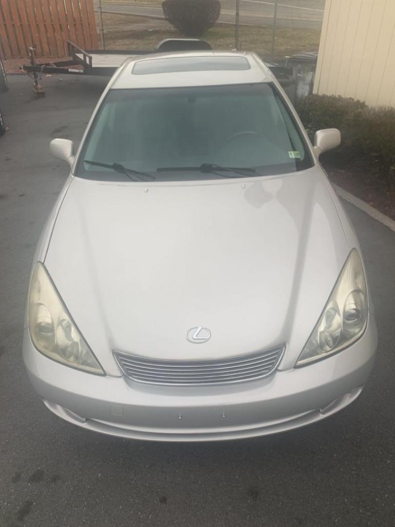 2005 SILVER LEXUS ES 330 (JTHBA30G255) with an 3.3L engine, Automatic transmission, located at 2514 Williamson Rd NE, Roanoke, VA, 24012, (540) 265-7770, 37.294636, -79.936249 - Photo#2